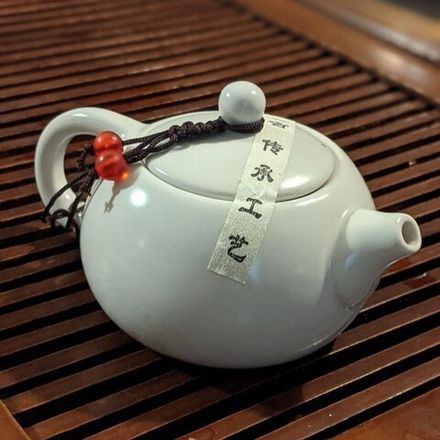 Чайник "белый", фарфор