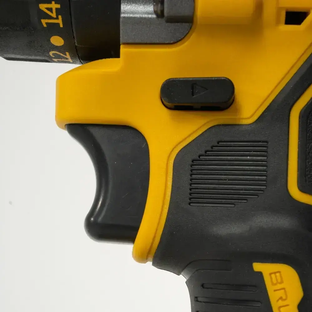 DeWalt Дрель-шуруповерт, 18 В, 60 Нм, 2 АКБ