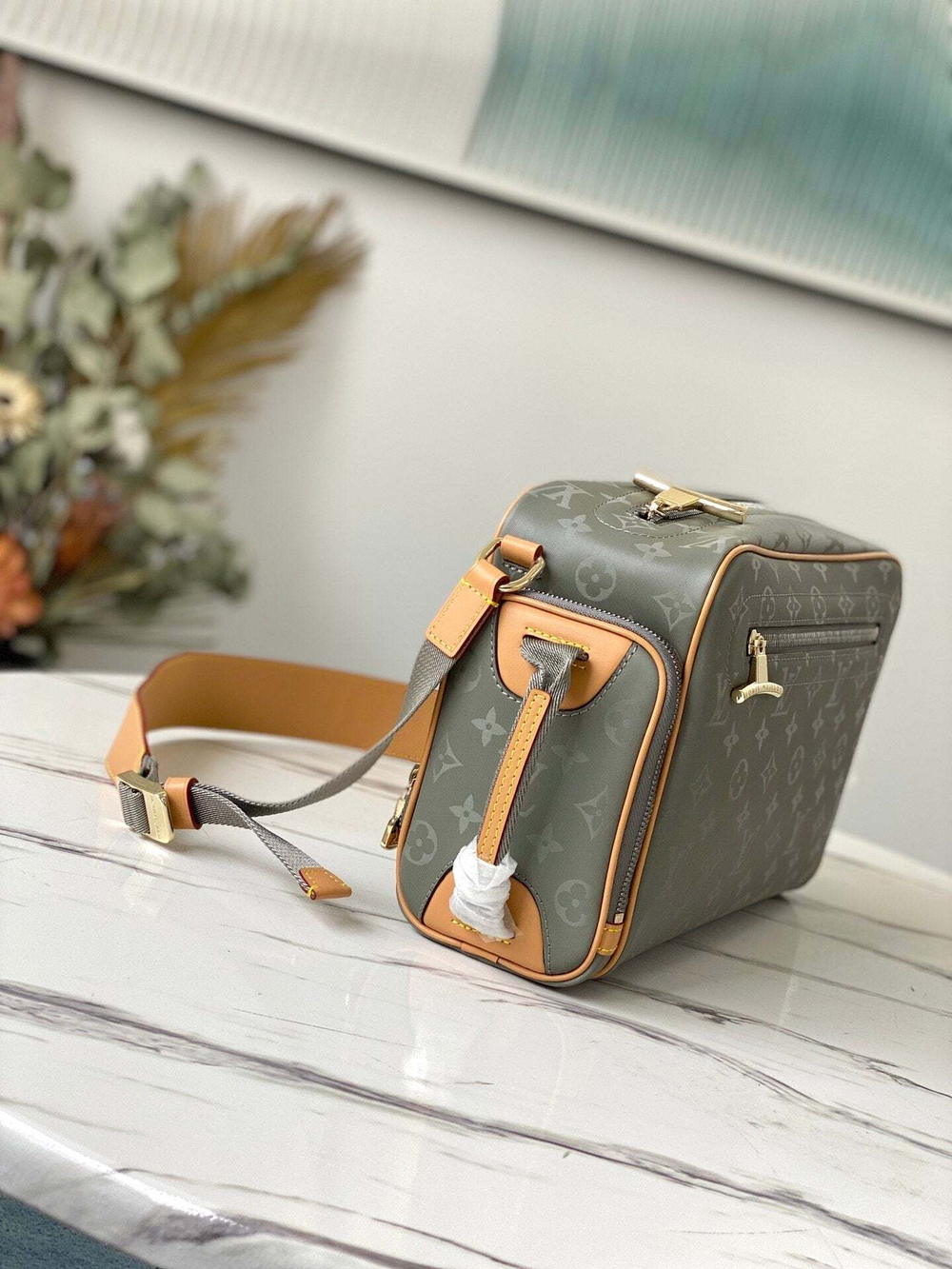 Louis Vuitton Camera Titanium