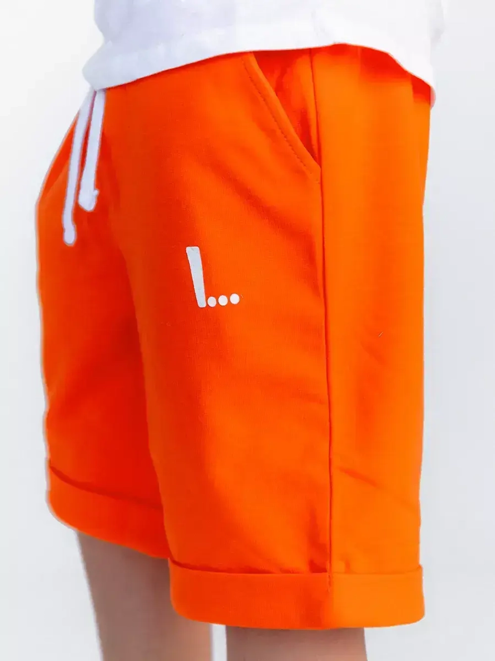 Спортивные шорты для мальчика в садик