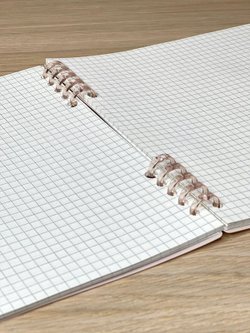 Блокнот квадратный в клетку 60л 195х210 мм розовый (8808-016)