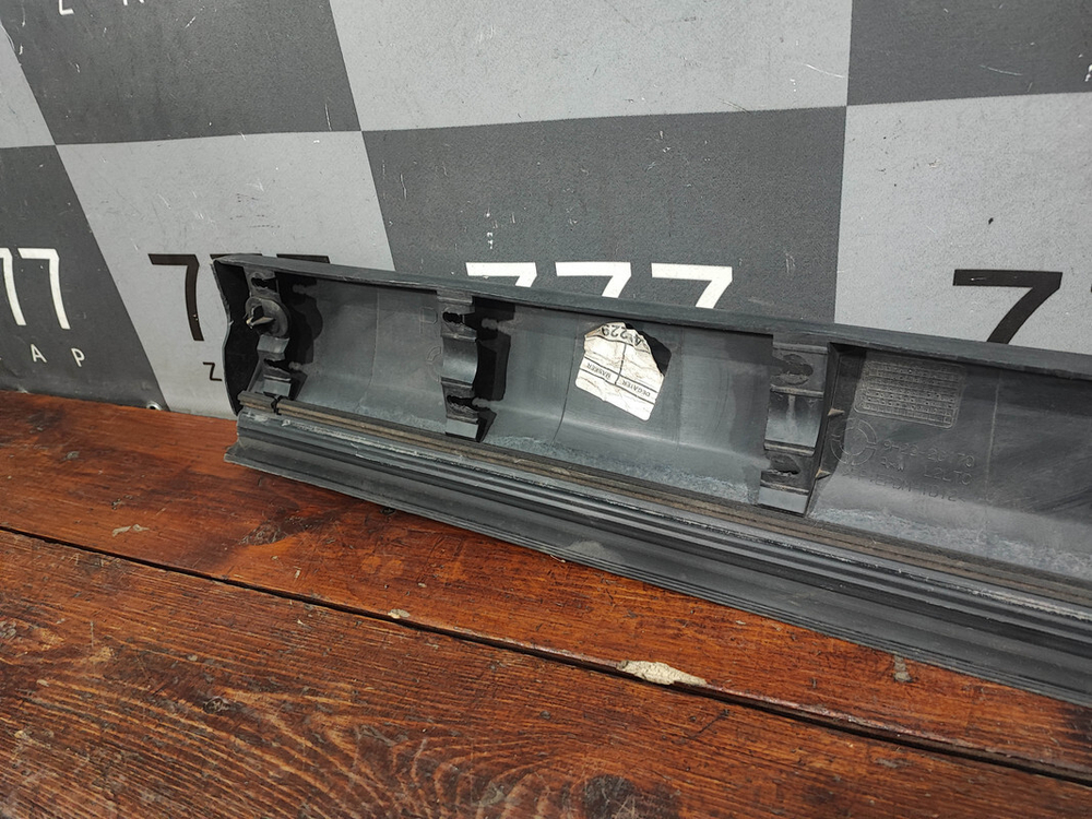 Накладка двери задней правой LR Discovery 3 04-09 Б/У Оригинал 9H2220170