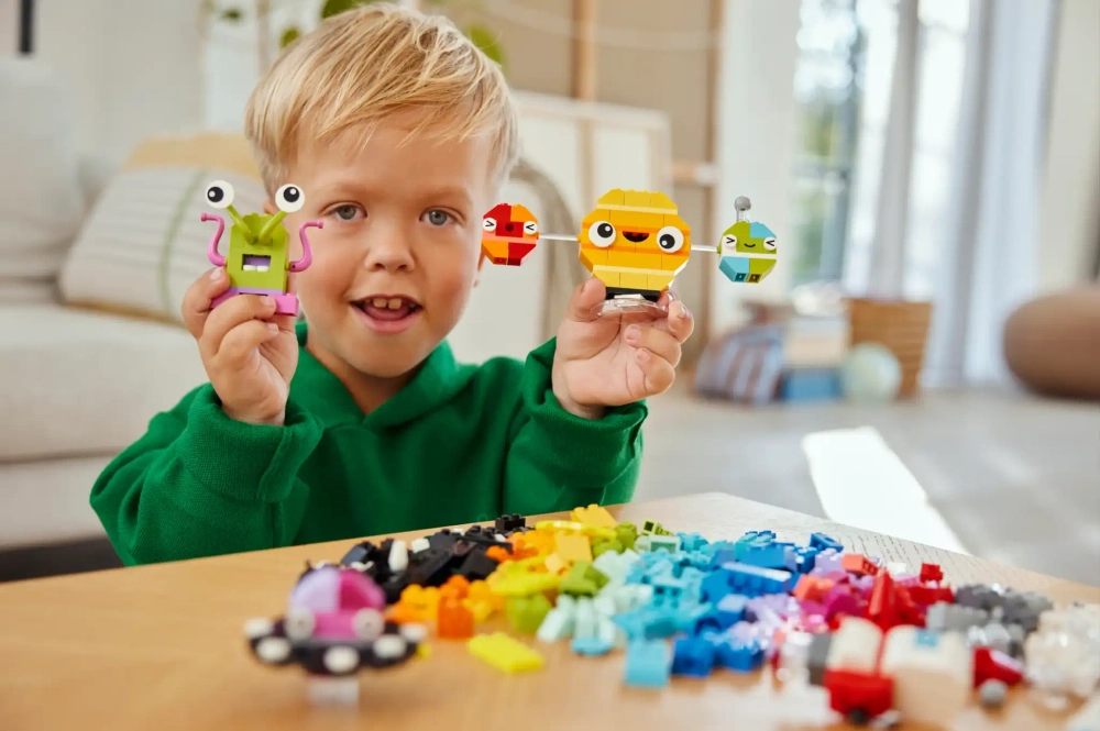 Конструктор LEGO Classic 11037 Создавай космические планеты