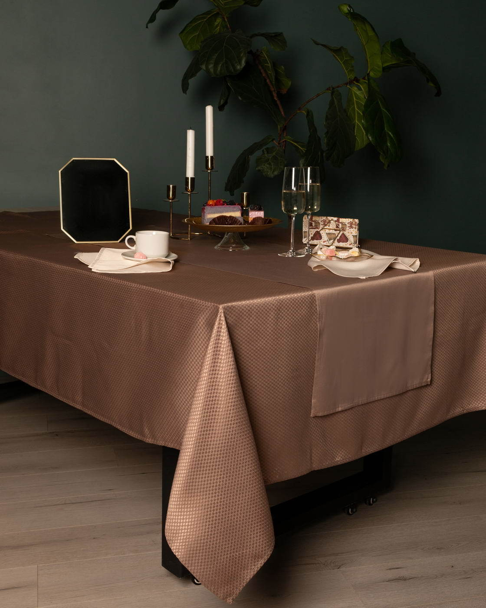 Скатерть 150х220 Sofi De MarkO Ирида кофейная