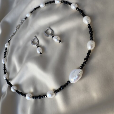 Комплект "Танец теней" с натуральным жемчугом и шпинелью