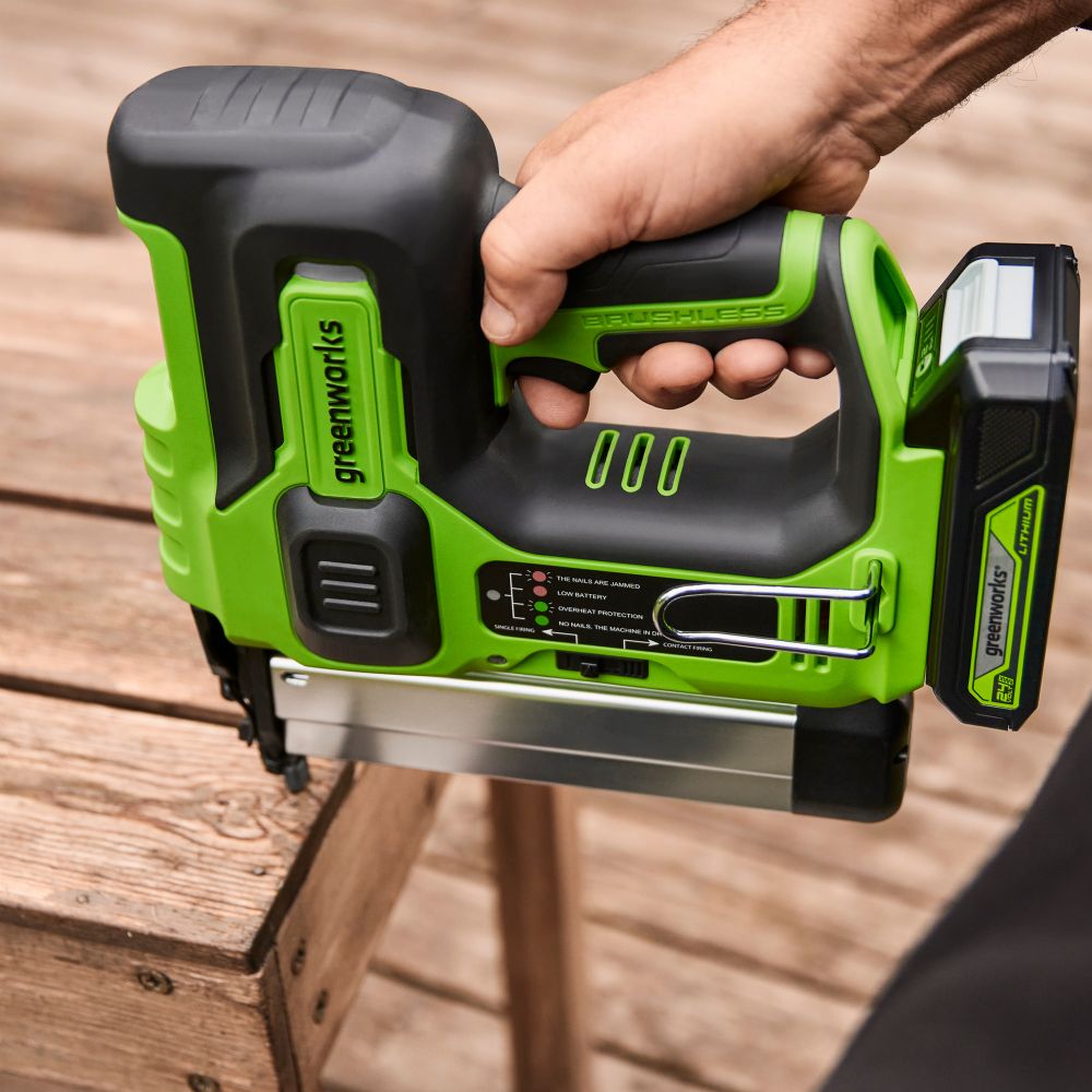 Нейлер акк. Greenworks GD24BN, 24V, б/щет,100 уд/мин, гвозди 18GA, LED,1х2Ач,ЗУ,кор (3400707CUA)