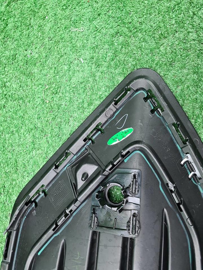 Решетка переднего бампера правая VW Talagon 21-нв