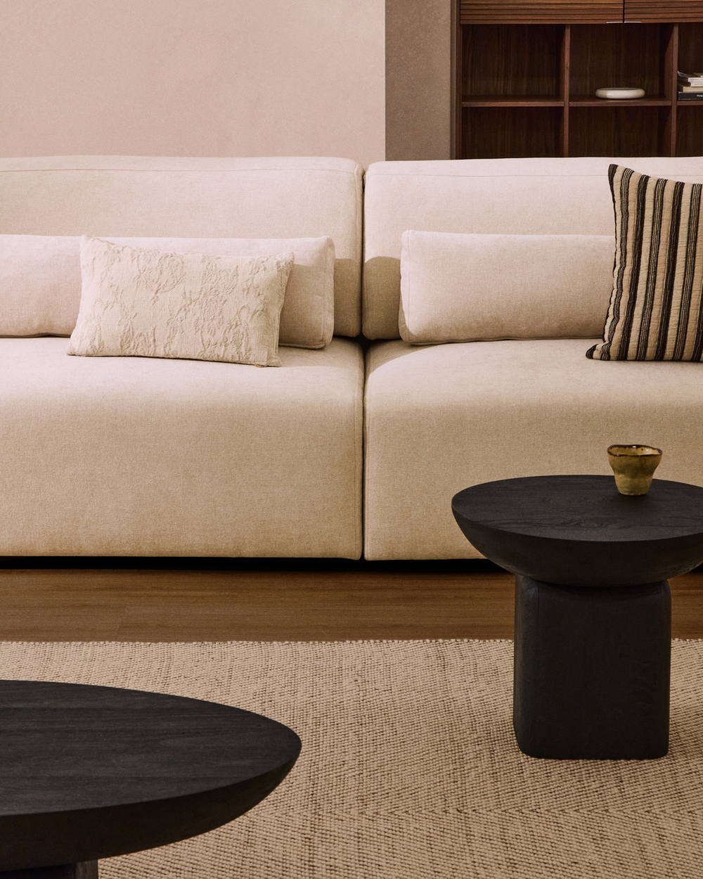 6-местный диван Lares с реклайнером и откидным подголовником из бежевого шенилла, 410 см