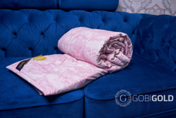 Одеяло стеганое из 100% верблюжьего пуха 200х220 см. (ERDENET) - розовый орнамент