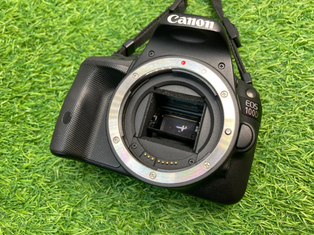 Canon EOS 100D Kit 18-55mm 3.5-5.6 III 38.300 кадров