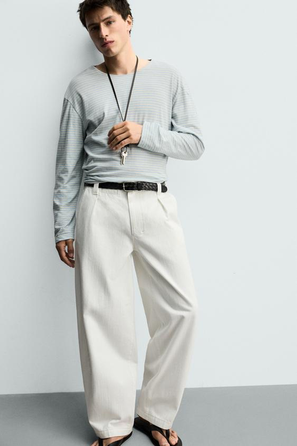 ZARA ДЖИНСЫ ЧИНОС BARREL FIT СО СКЛАДКАМИ, БЕЛЫЙ