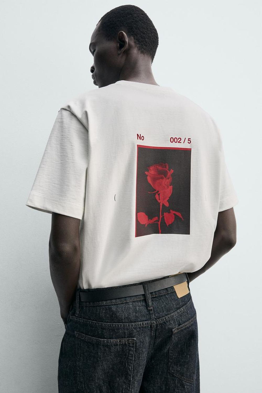 ZARA ФУТБОЛКА С ЦВЕТОЧНЫМ ПРИНТОМ, БЕЛЫЙ