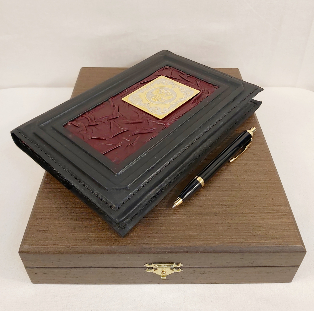 Набор "Ежедневник "Герб РФ" (златоустовская гравюра) из натуральной кожи со съемной обложкой и ручкой Parker"