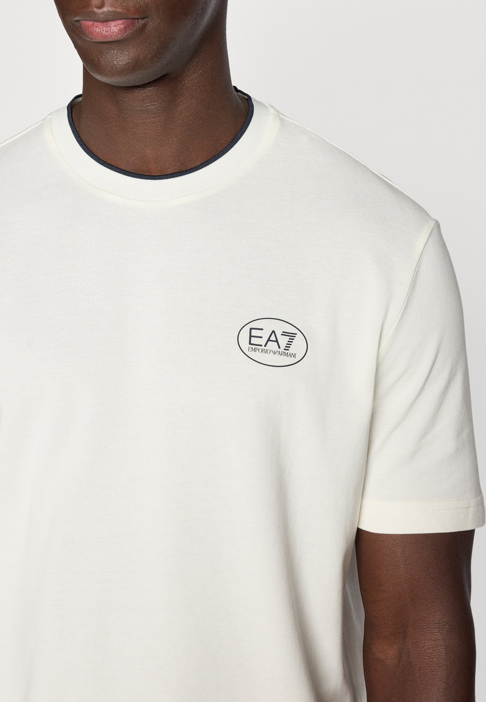 EA7 Emporio Armani TENNIS CLUB - Базовая футболка - сахарный напиток/молоко