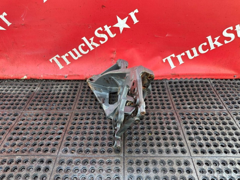 Кронштейн рессоры передней правый 2019г.