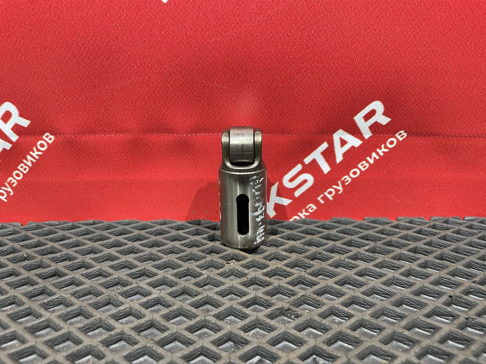 Толкатель впускного клапана