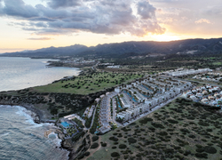 ЖК "CASA DEL MARE" Северный Кипр, район Esentepe. Расположен в элитном районе Северного Кипра, на берегу Средиземного моря, с собственной лагуной 20 минут до столицы