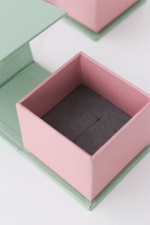 Деталь футляра «ДЖУЛЬЕТТА» 55×55×45 мм, текстура серой замши в ложементе