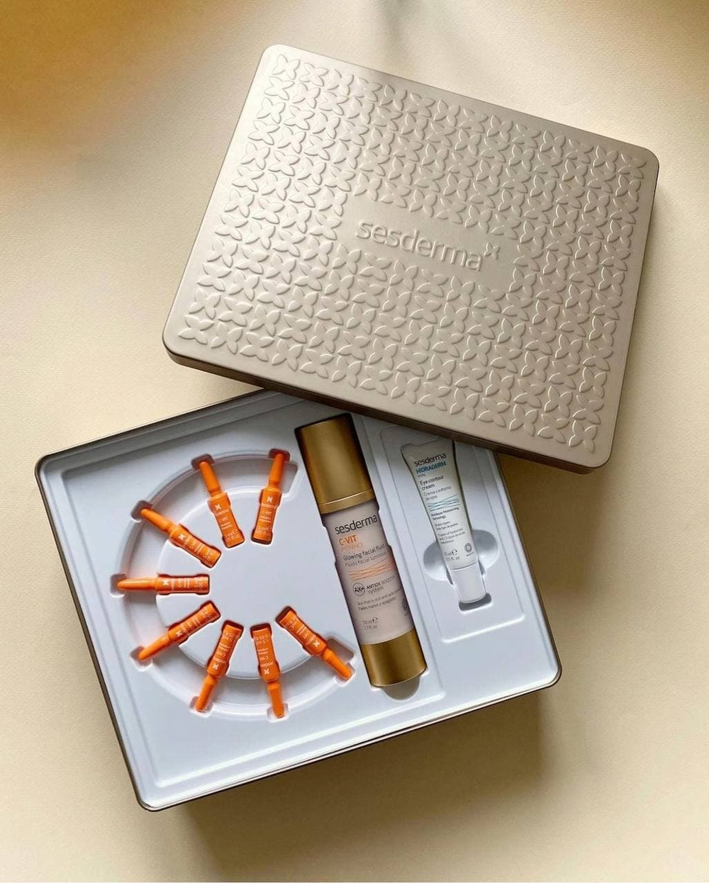 Sesderma GLOWING LOVE - Подарочный набор "Сияние любви" (C-VIT Флюид для сияния кожи 50 мл + C-VIT Средство в ампулах с витамином С 8 шт по 1,5 мл + HIDRADERM HYAL Крем-контур для зоны вокруг глаз 15 мл)