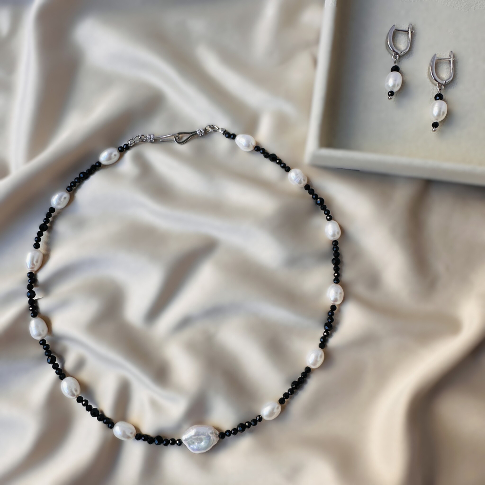 Комплект "Танец теней" с натуральным жемчугом и шпинелью