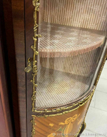 Угловая старинная витрина