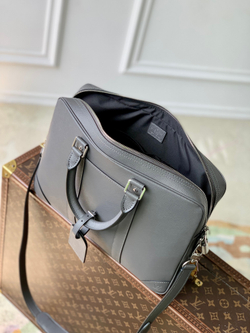Louis Vuitton Porte Documents Voyage PM