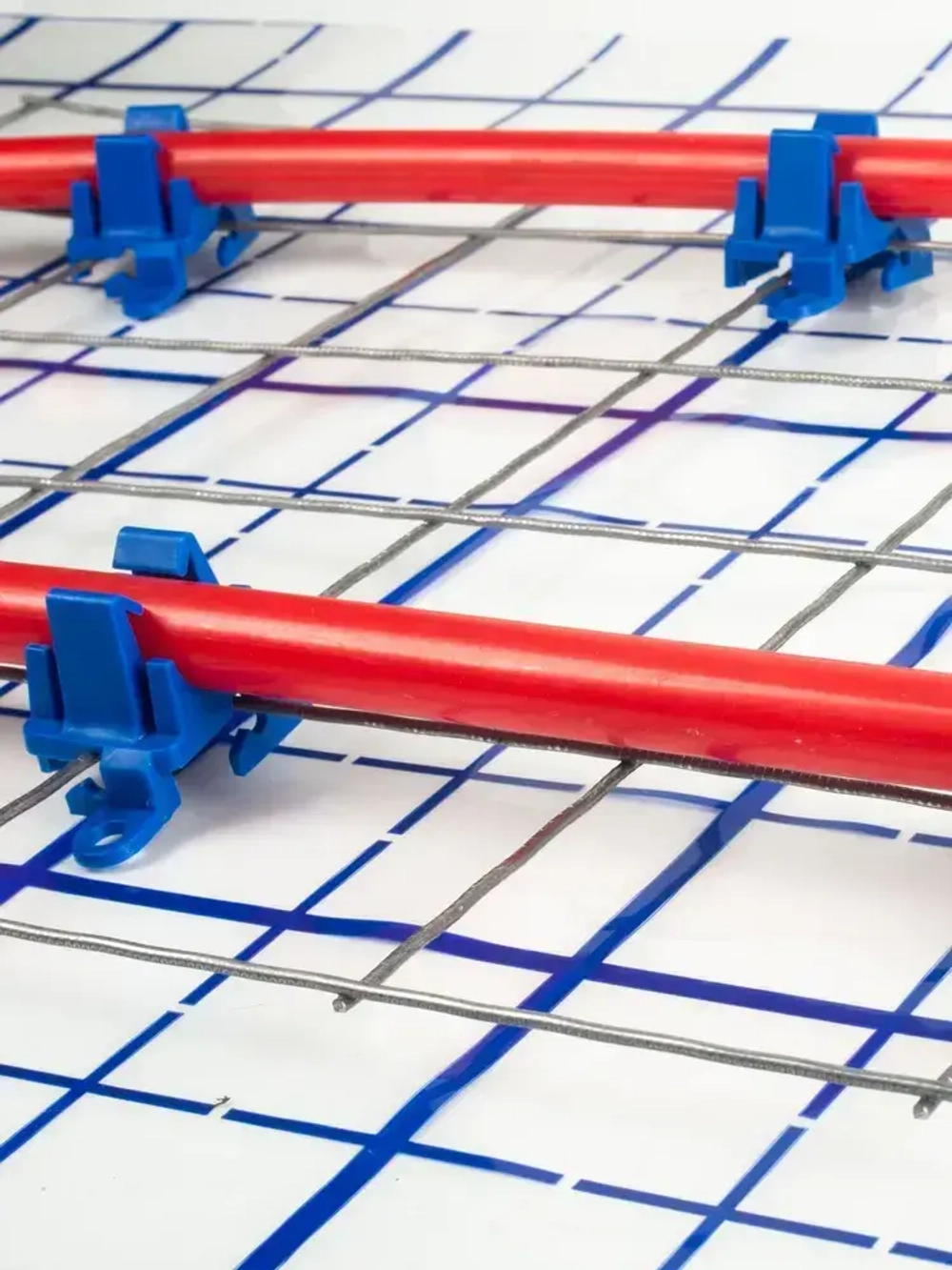 Клипса для теплого пола (50шт) поворотная для трубы D14/16/17/20мм на арматурной сетке, синяя, полипропилен