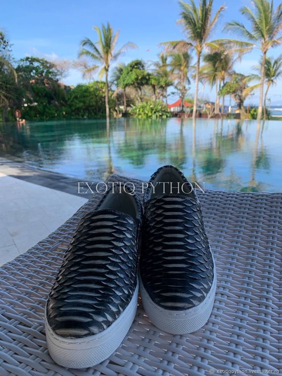 Slip on python noir top