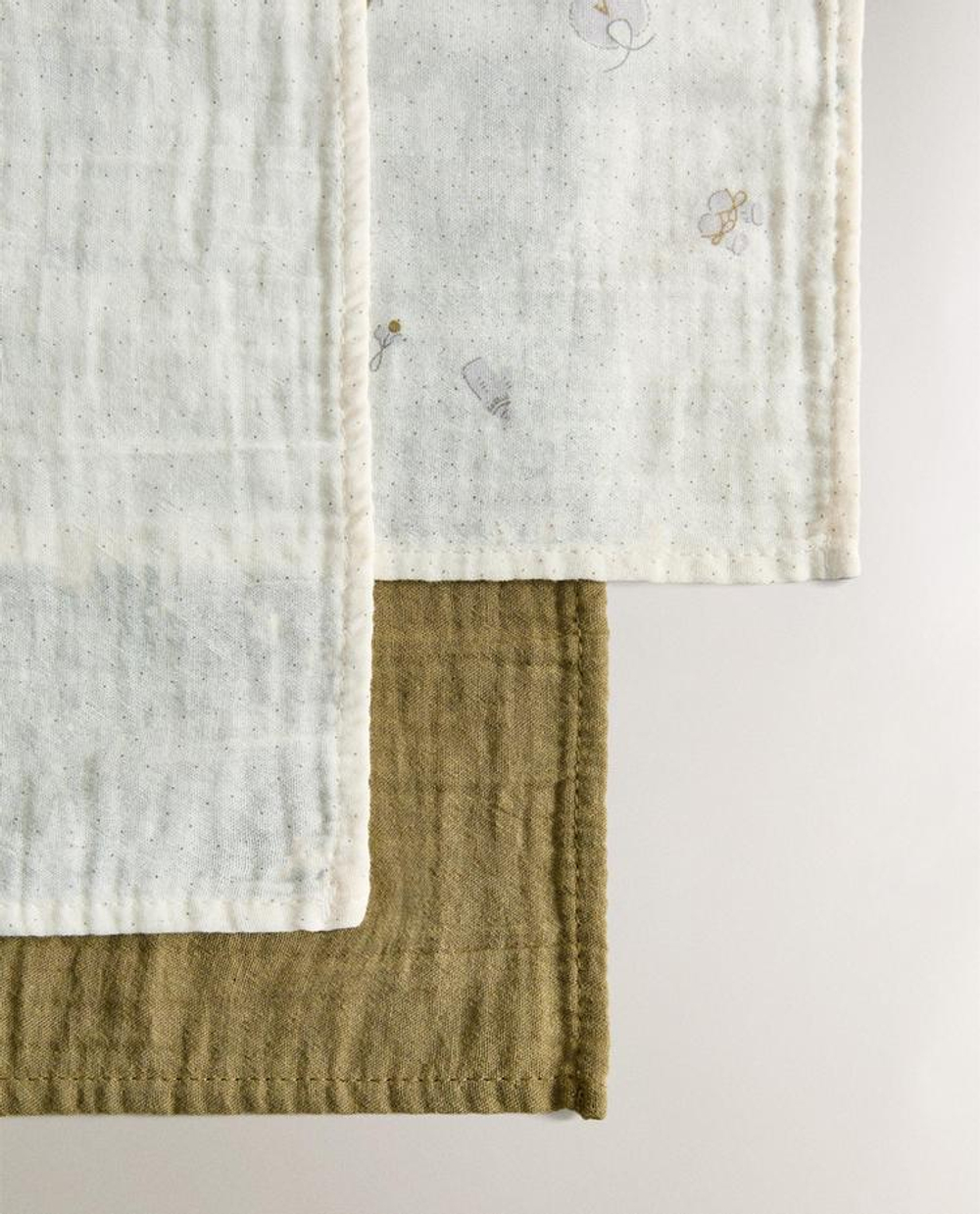 ZARA HOME ДЕТСКИЕ МУСЛИНОВЫЕ САЛФЕТКИ (3 ШТ.), ЭКРЮ