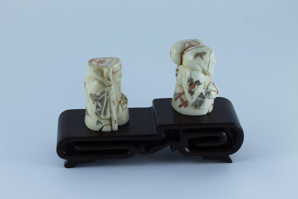 Сет нэцкэ Дзюродзин и Фукурокудзю на подставке