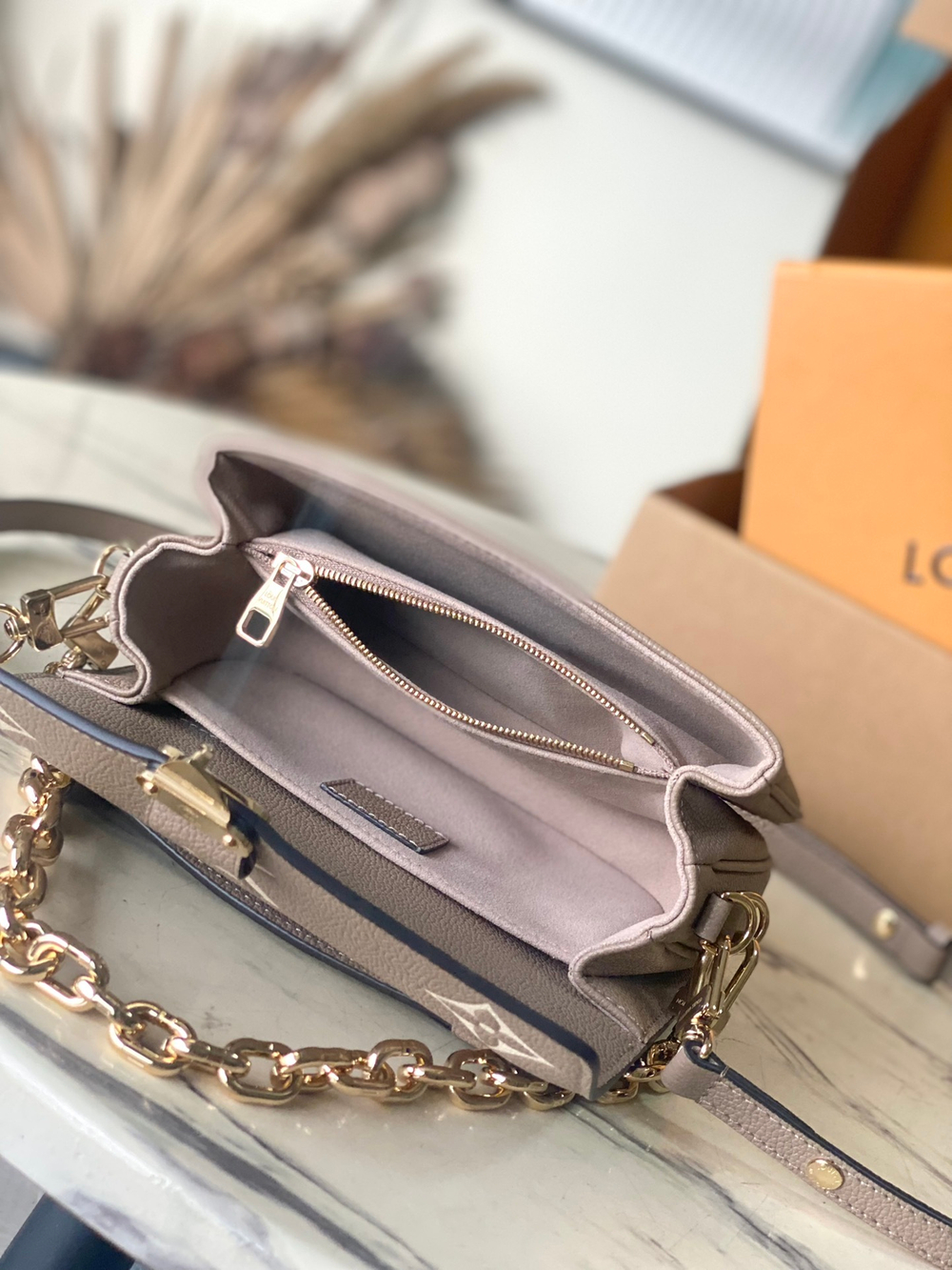 Louis Vuitton Pochette Metis East West