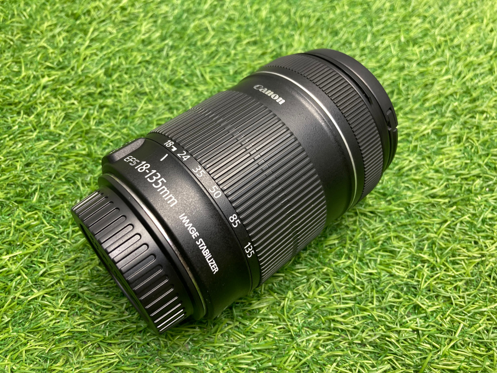 Canon EF-S 18-135mm 3.5-5.6 IS