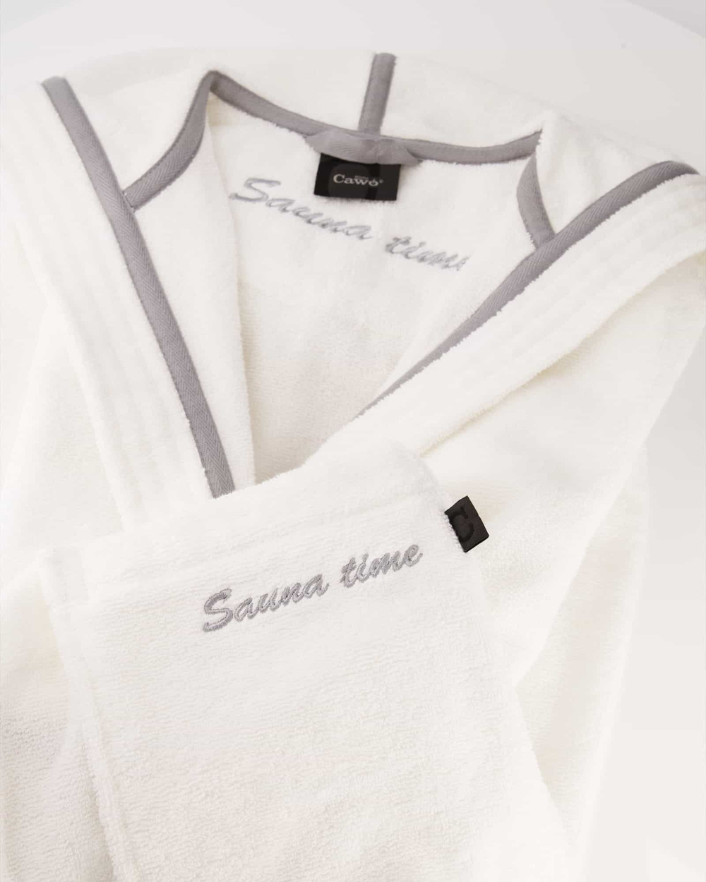 Халат с капюшоном женский Cawo Sauna Time 832 67 белый