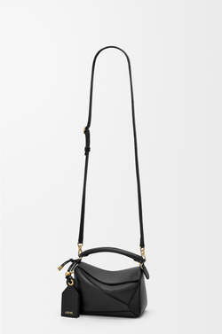 Loewe Сумка-мини Puzzle Featherlight из овечьей кожи наппа, черный