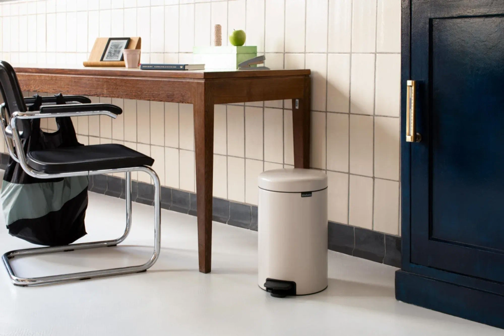 Brabantia NewIcon Контейнер для мусора 5л для миндаля