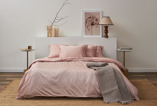 Простыня на резинке из премиального сатина цвета пыльной розы из коллекции essential, 200х200х30 см