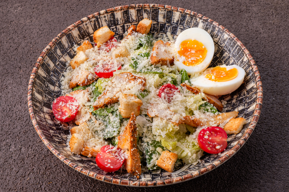 Салат цезарь с курицей 300гр.