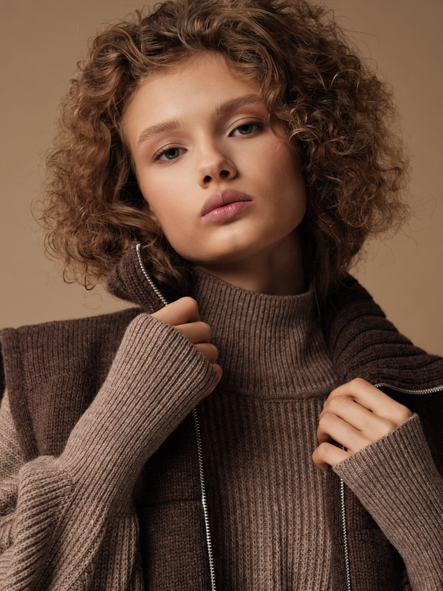 V0442-8100 Жилет шоколадный dbr