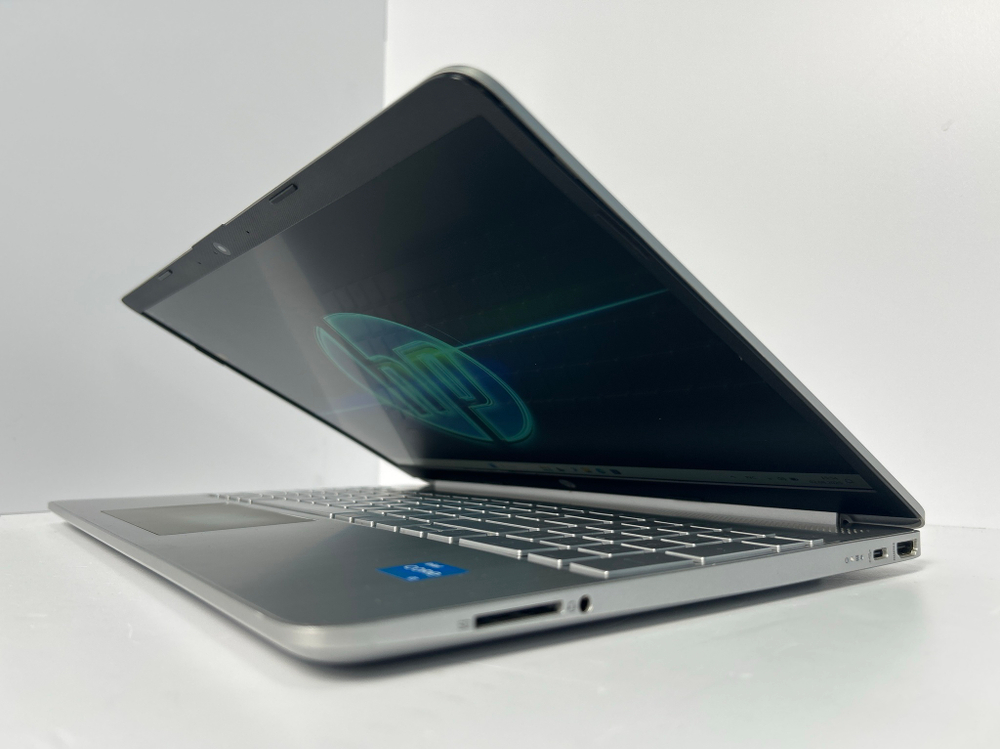 Ноутбук HP 15s-fq2066ur (3Y1S9EA) 15.6"/Intel Core i3 1115G4/RAM 8GB/SSD 512GB/Intel UHD Graphics/1920x1080/IPS/Windows 11/Подсветка кл-ры: нет/серебристый. Состояние: C2