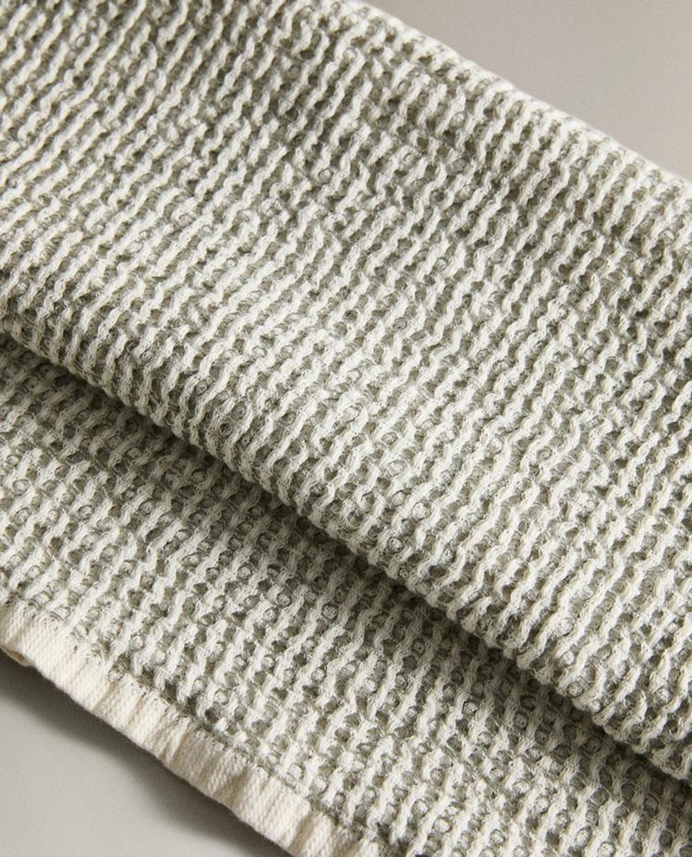 ZARA HOME БАННОЕ ПОЛОТЕНЦЕ С ВАФЕЛЬНЫМ УЗОРОМ, ЗЕЛЕНЫЙ