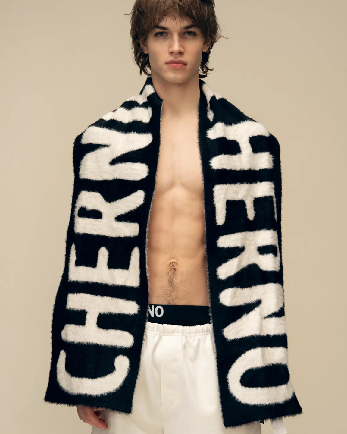 Черный шарф