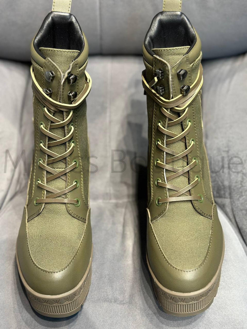 Демисезонные женские ботинки Louis Vuitton desert boot Laureate цвета хаки