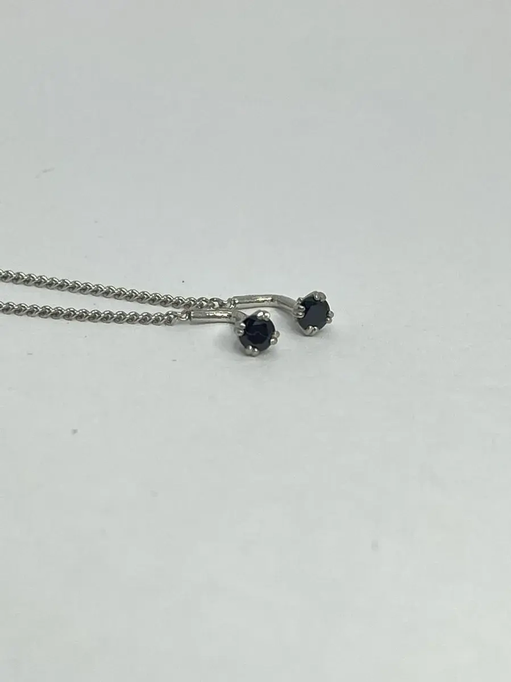 Серебряные серьги протяжки с шпинелью