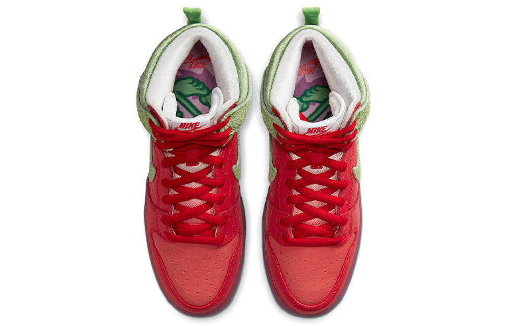 Кроссовки Nike Dunk Sb Pro Qs "Strawberry Cough"