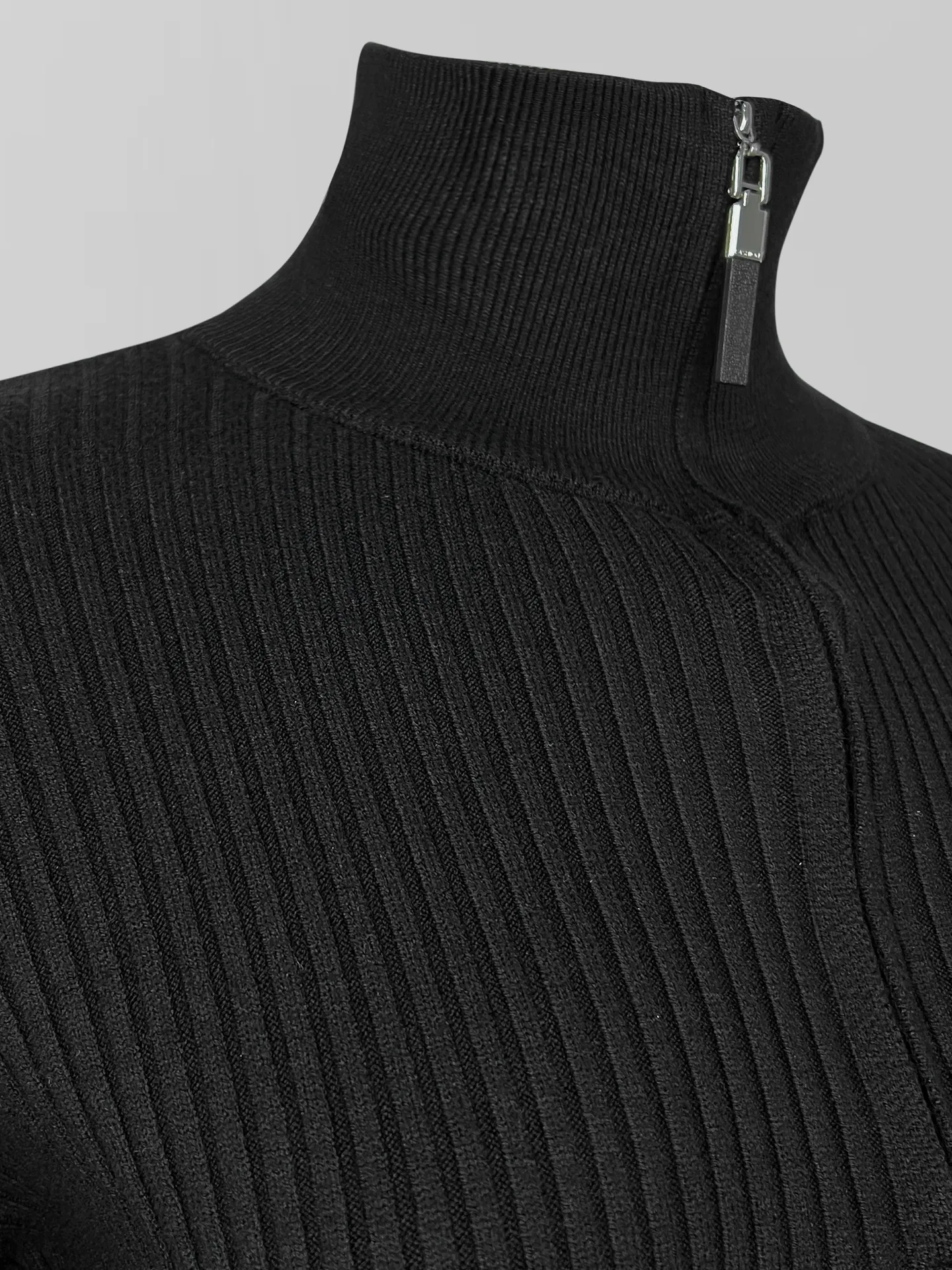 Свитер Xiyue 8622 однотонный с высоким горлом на молнии