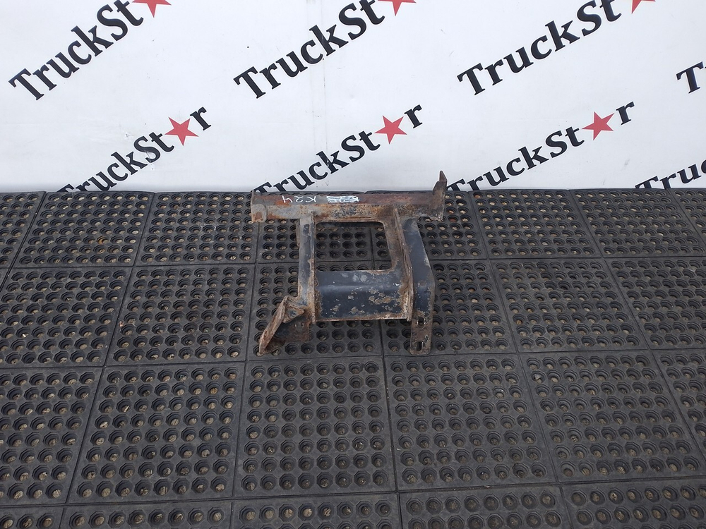 Кронштейн корпуса подножек правый 2018г.