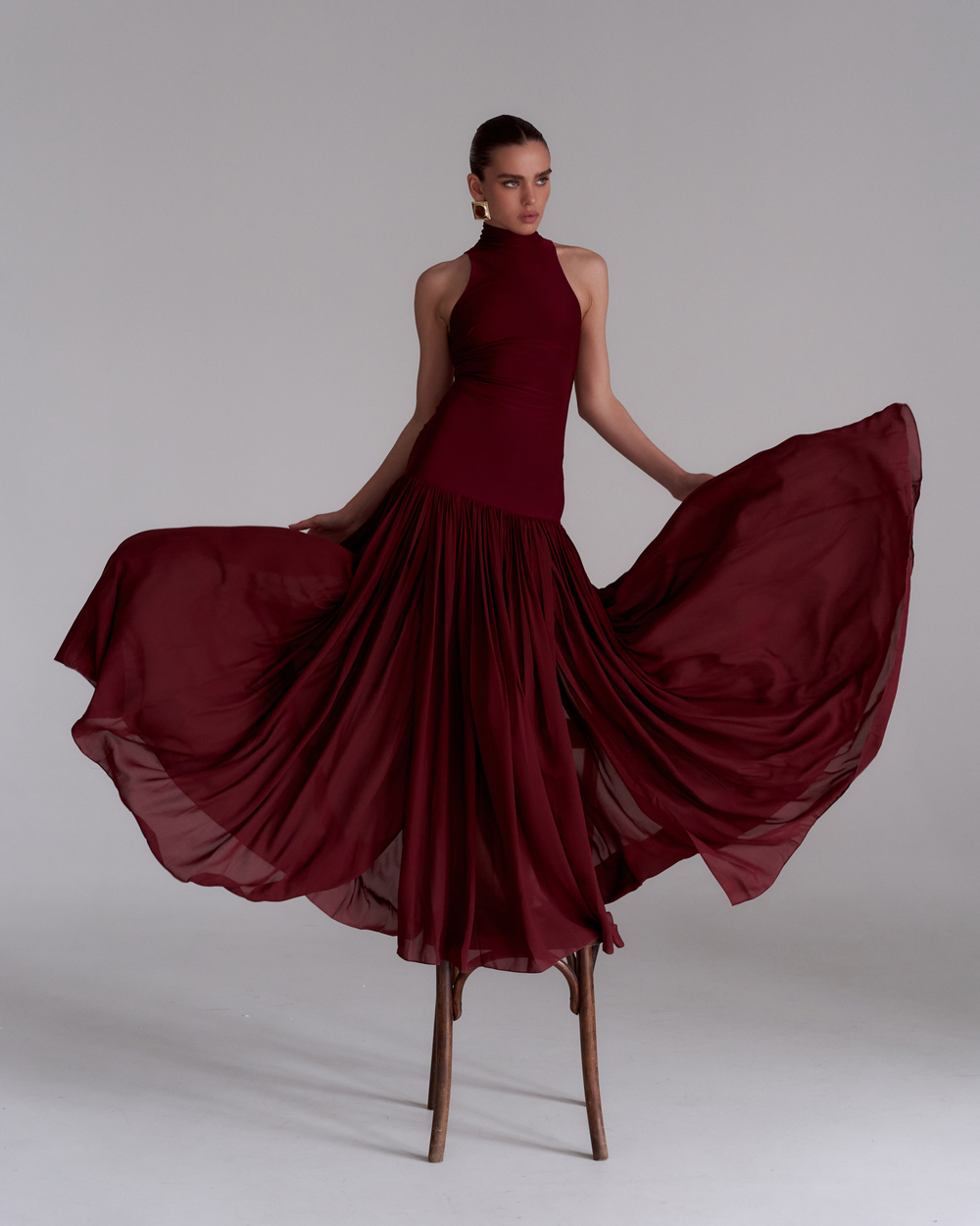 Платье с горлом, бордовое