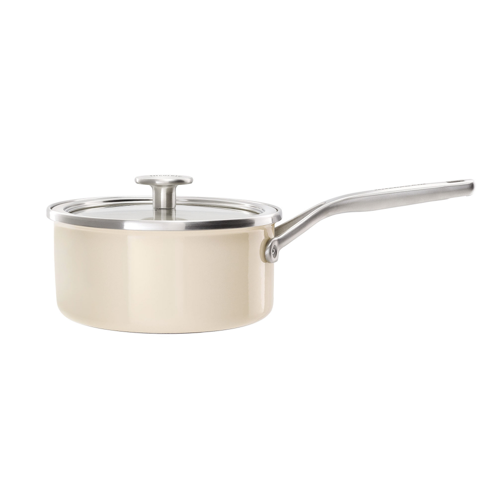 KitchenAid Эмалированная кастрюля 18 см 2 л с крышкой Миндальные сливки