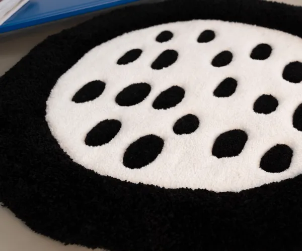 Коврик-лежанка черно-белая, 70х75