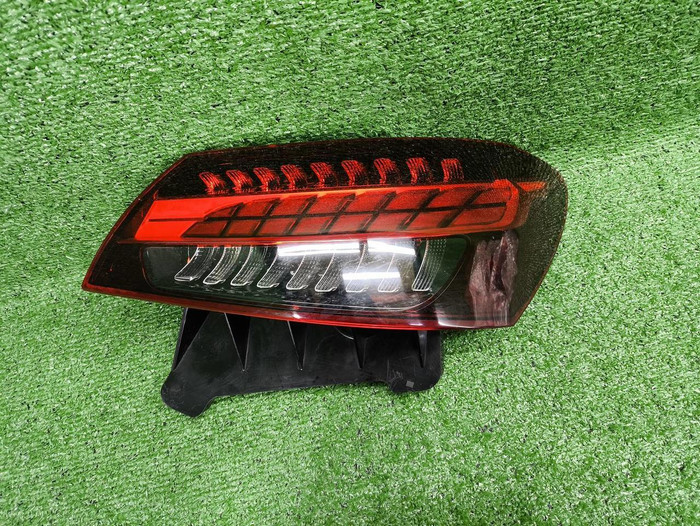 Фонарь правый внешний Mercedes E W213 (2020-2023)